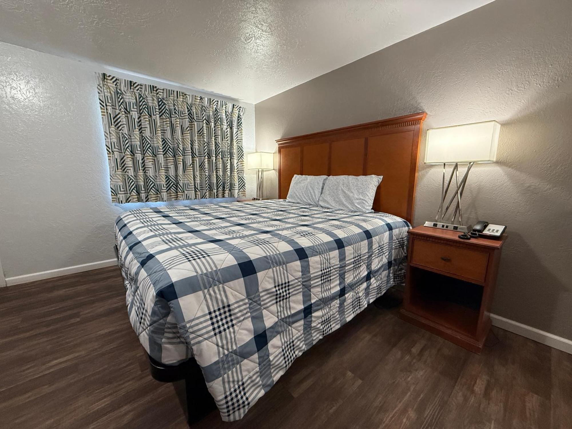 Budget Inn ベンド エクステリア 写真